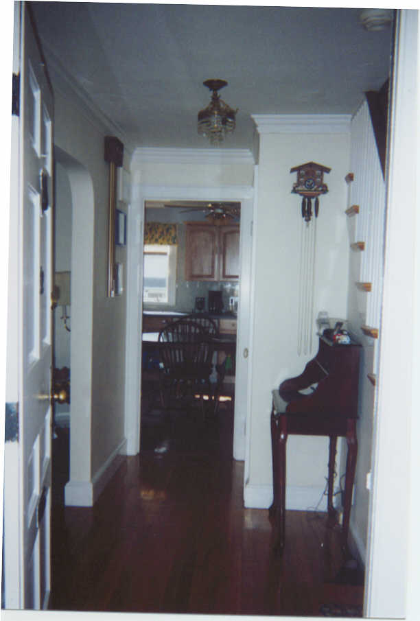 Front Entry.jpg (43211 bytes)