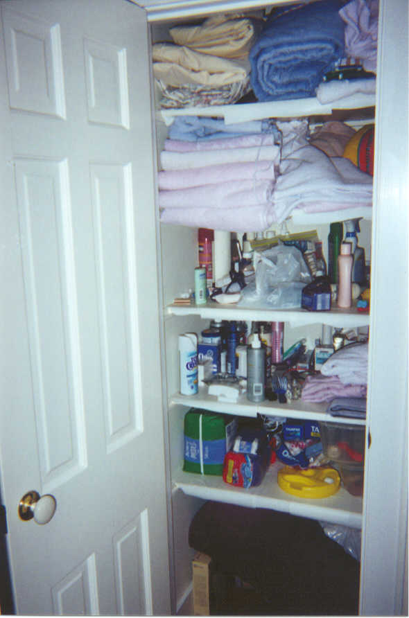 Linen Closet.jpg (51038 bytes)